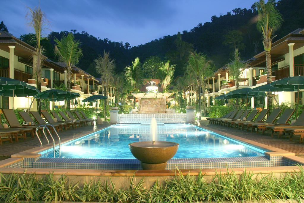 Khaolak Bayfront Resort Takuapa Exterior foto