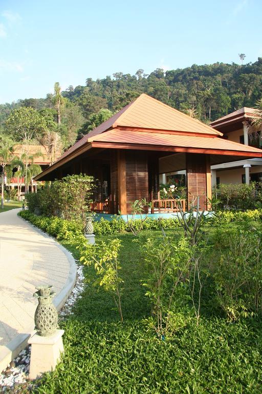 Khaolak Bayfront Resort Takuapa Exterior foto