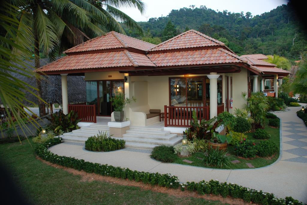 Khaolak Bayfront Resort Takuapa Exterior foto