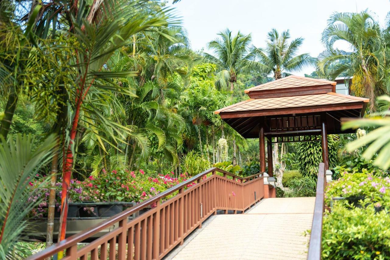 Khaolak Bayfront Resort Takuapa Exterior foto